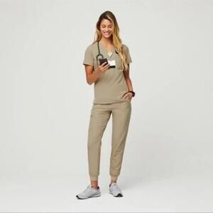 FIGS catarina Scrub Top Latte Size XXS